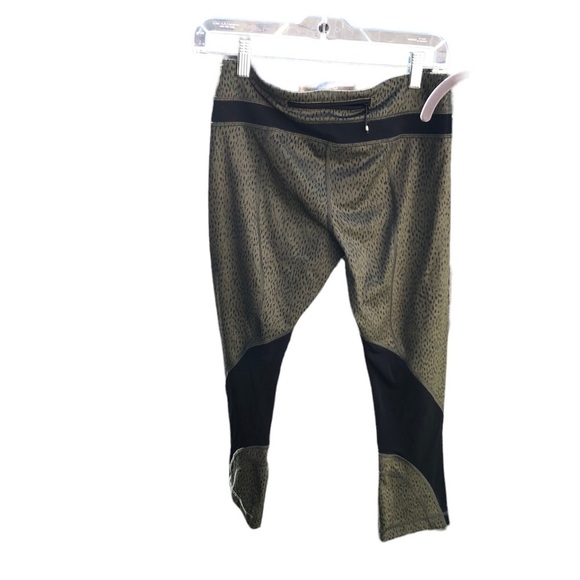 Lululemon Athletica 6 Pace Rival Crop Black  & Army Green Spotted Yoga P… - Picture 9 of 9